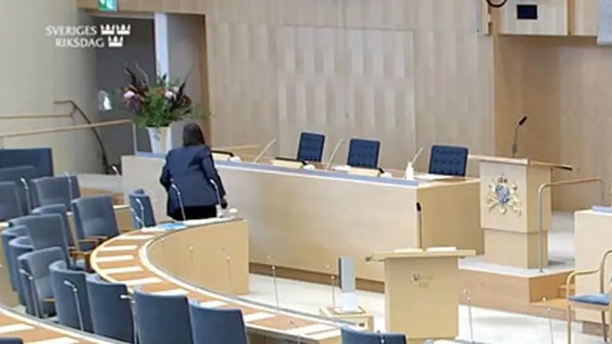 Protesters throw tomatoes at minister during Swedish parliament debate