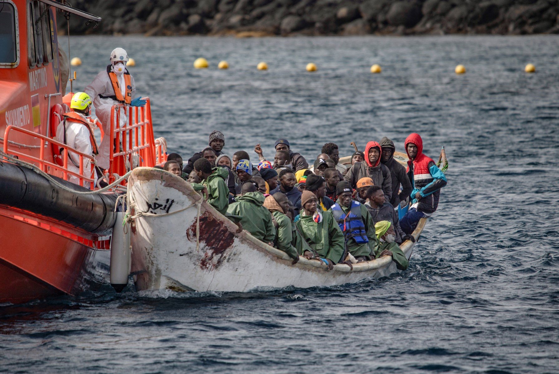 Six found dead in migrant boats arriving in the Canaries