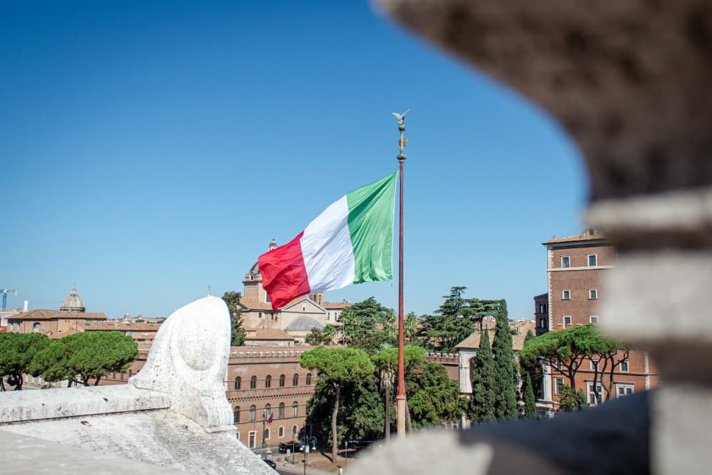 Can you have your right to permanent residency in Italy revoked?