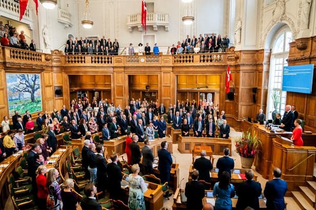 What are the big issues in Danish politics this autumn?
