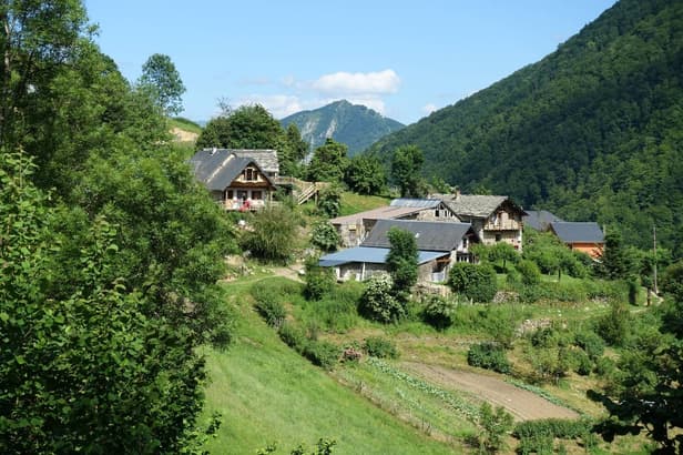 'They treated me like a son' - The secrets of integrating in a Pyrenees community