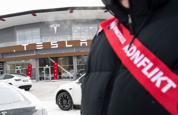 Swedish union slams Tesla for bringing in foreign strike breakers
