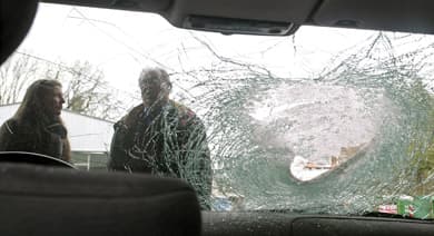 Autobahn motorist again targeted by falling debris