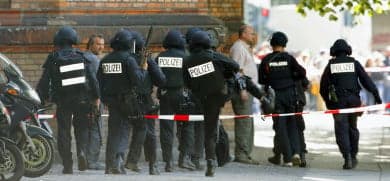 Police call off hunt for gunman at Berlin school