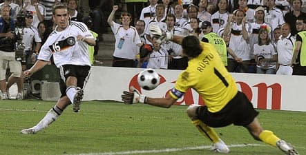 Lahm shoots Germany into Euro 2008 final