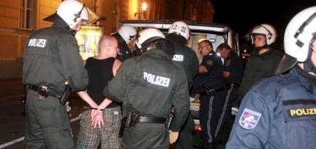 Police force Polish hooligans back over Frankfurt border bridge