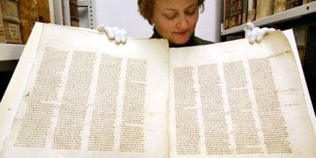 Leipzig University puts 4th century bible online