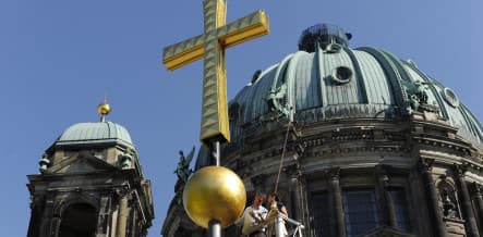 New golden cross to decorate Berlin Cathedral
