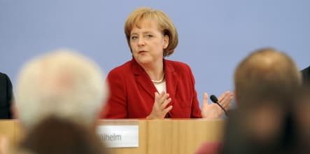 Merkel pushes bank rescue to avert wider financial crisis