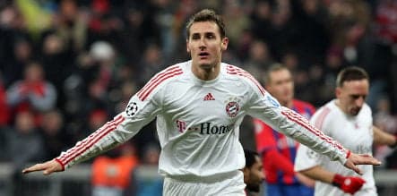 Klose scores two goals for Bayern win