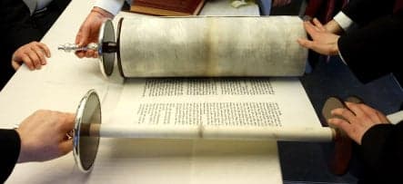 Berlin returns stolen Hebrew manuscript