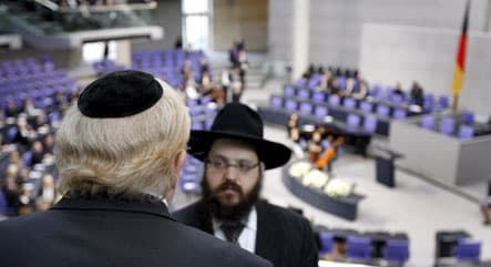 Jewish group boycotts Holocaust ceremony