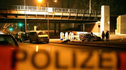 Bloody man plunges from Hamburg overpass