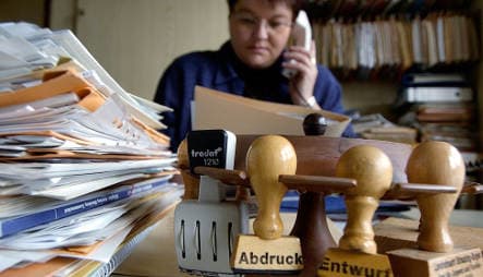 Baffled Germans get new bureaucracy helpline