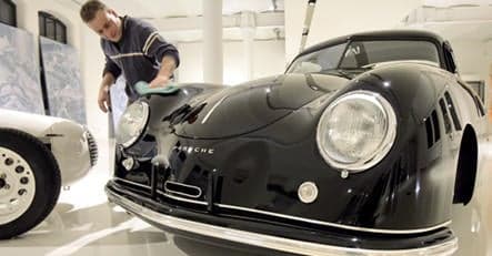 Emir of Qatar wants stake in Porsche