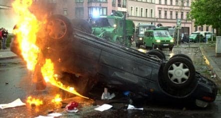 Berlin police beef up search for anarchist car arsonists