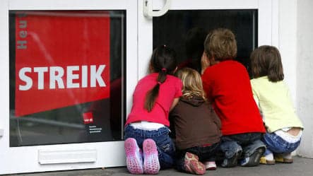 Day care workers broaden strike
