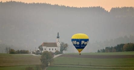 Hot-air balloon makes shocking landing