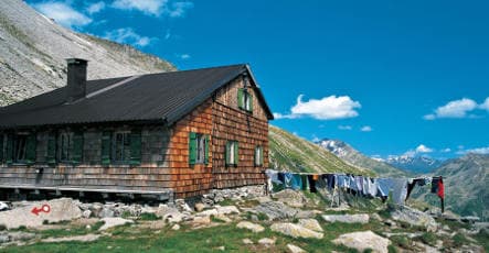 Stomach flu hits 145 hikers in Alpine huts