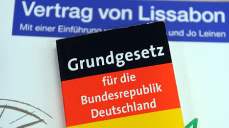 Bundestag passes law paving way for EU reform treaty