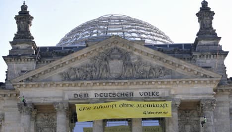 Demonstrators scale Reichstag façade for anti-nuke protest