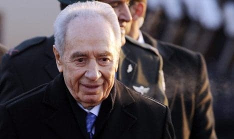 Peres begins Holocaust remembrance trip