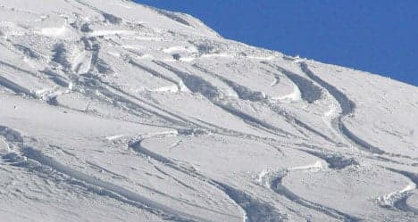 Teen skiers die in cliff fall