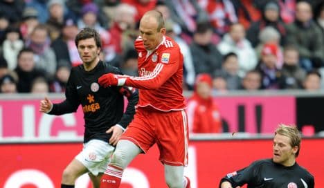 Bayern regain top spot with home win