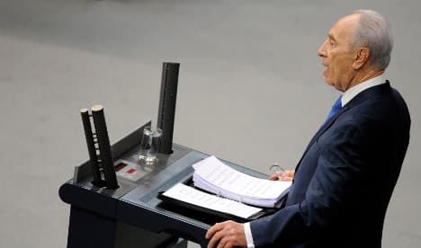 Peres demands justice for living Nazi criminals