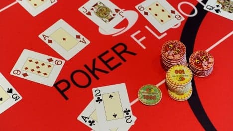 Poker bandit turns himself in to police