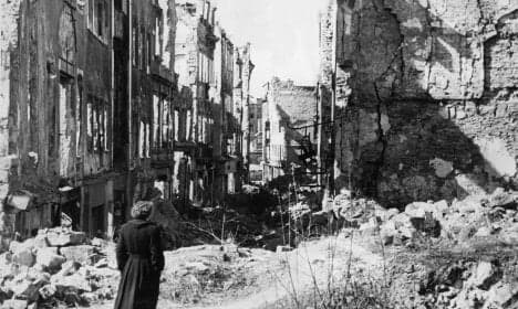 Official report: Dresden bombing killed 25,000