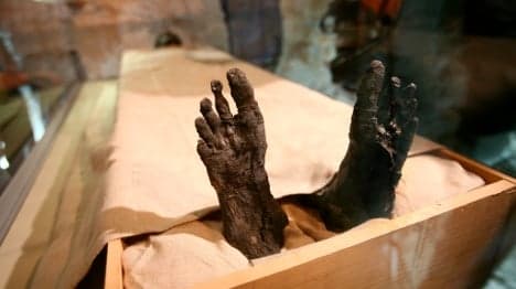 Scientists use 'naked scanners' to probe mummies