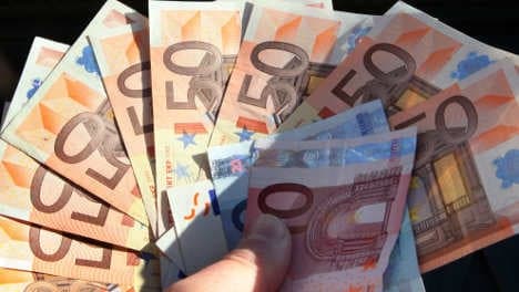 Schoolboy pays €17,000 to child blackmailers