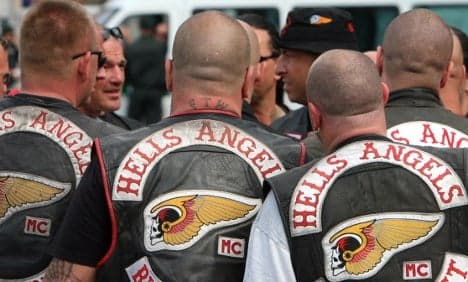 Man moons and throws puppy at Hells Angels bikers