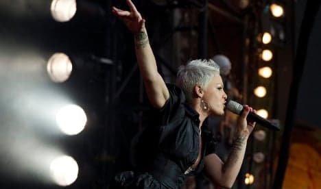 Singer Pink tumbles off stage in Nuremberg