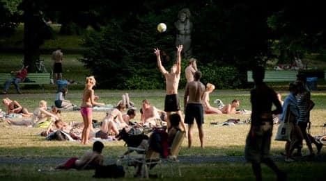 Balmy summer highs expected throughout the weekend
