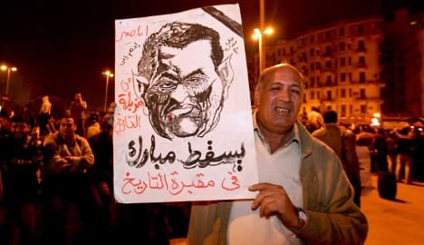 Merkel steps up pressure on Egypt's Mubarak
