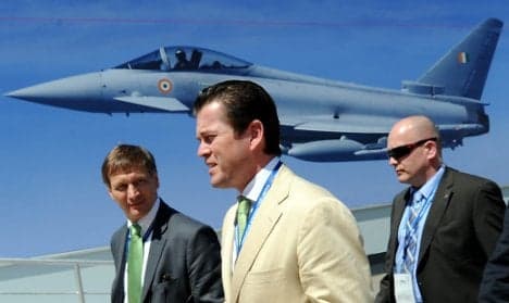 Guttenberg to fly in Eurofighter jet