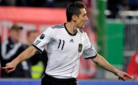 Germany close in on Euro 2012