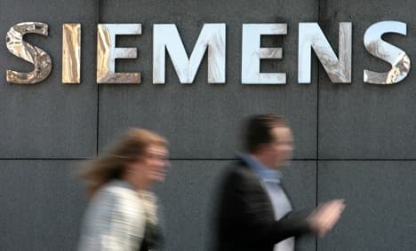 Siemens third quarter profits dip