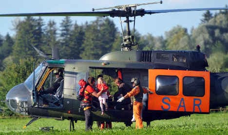 Investigation seeks reason behind cable car-paraglider snarl-up