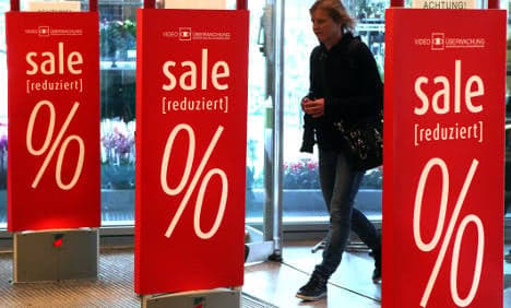 Unemployment, retail sales hold steady as economy slows