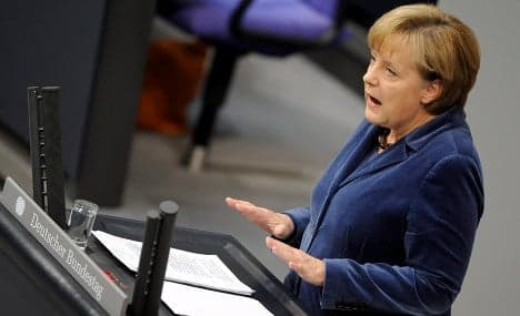 Bundestag backs Merkel ahead of euro summit