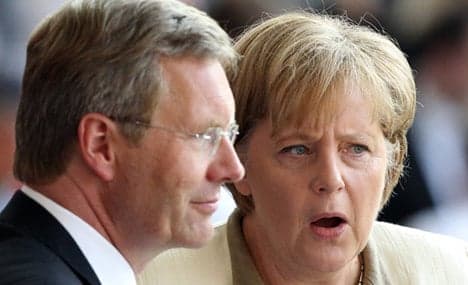 Merkel backs embattled President Wulff