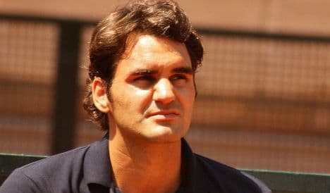 Federer's wonder lob downs Karlovic