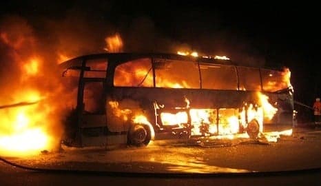 Teens escape autobahn bus blaze