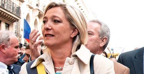 Le Pen gets backing to stay in race