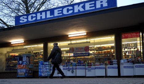 Schlecker tells staff who will lose jobs, starts sale