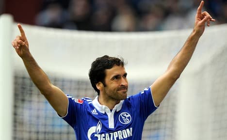 Star striker Raul rekindles Schalke's fire