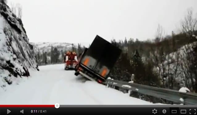 Tow truck driver makes amazing escape